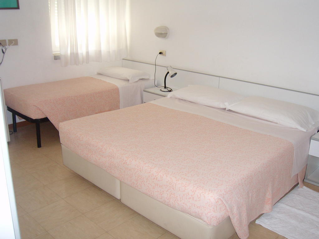 Hotel Villa Carla Градо Стая снимка